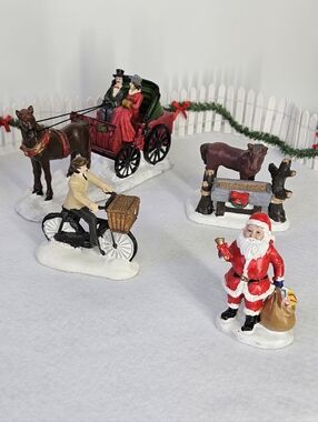 Christmas Village Large 1:24 Santa Horse Carriage Bicycle Holiday Winter Town